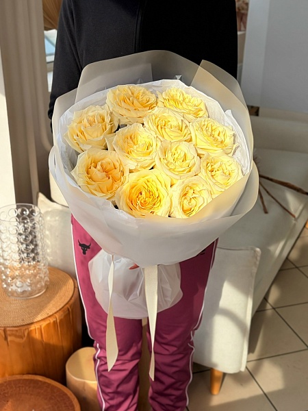 Букет из 11 пионовидных роз Кенделлайт 