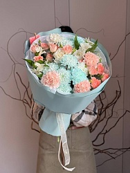 Букет с хризантемой и кустовыми розами "Дофаминовый"