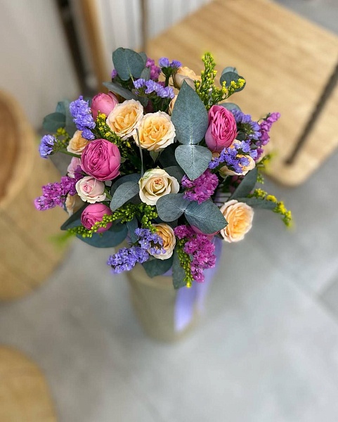 Композиция с кустовой розой "Летняя ночь"