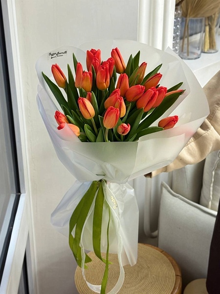 АКЦИЯ. Букет из 25 классических оранжевых тюльпанов