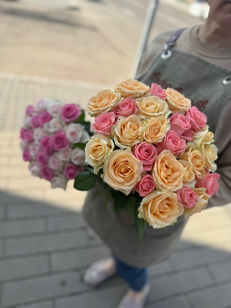 АКЦИЯ. Букет из 25 Российских роз (нежный микс) (130₽/шт)