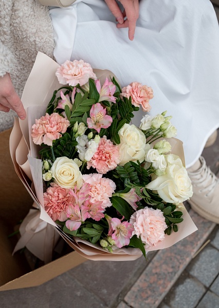 Букет с белыми розами "Послание без слов"