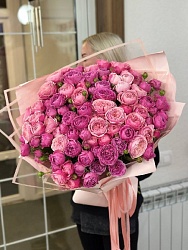 Букет из 31 кустовой розы "Розовая мечта"