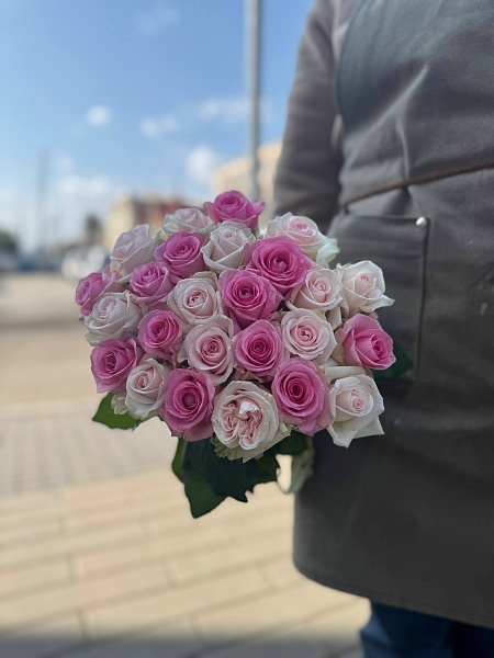 АКЦИЯ. Букет из 25 Российских роз (нежный микс) (130₽/шт)