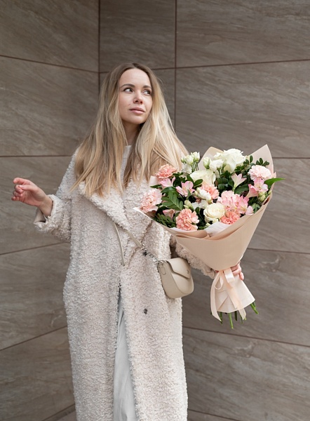 Букет с белыми розами "Послание без слов"