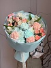 Букет с хризантемой и кустовыми розами "Дофаминовый"