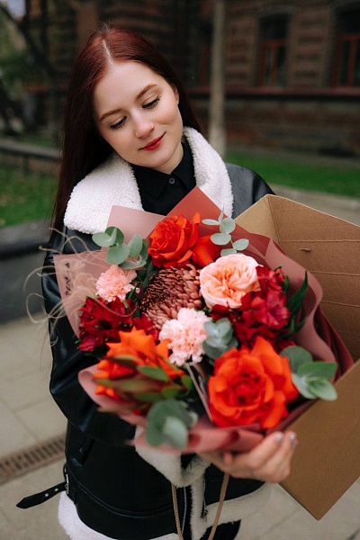 Букет с французскими розами "Взрывная страсть"