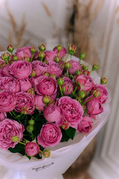 Букет из 9 кустовых роз "Мое признание"