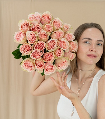 АКЦИЯ. Букет из 25 розовых роз Фрутетто
