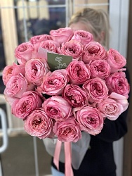 Букет из 25 пионовидных роз "Пинк Экспрешн" ко Дню матери 