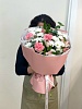 Стойкий букет с альстромериями, диантусами и хризантемами