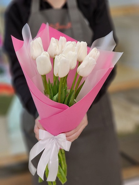 Букет из 11 белых классических тюльпанов