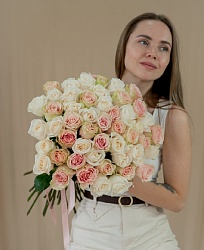 АКЦИЯ. Букет из 51 розовой и белой розы