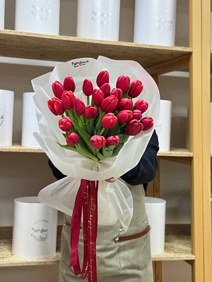 АКЦИЯ. Букет из 25 классических красных тюльпанов