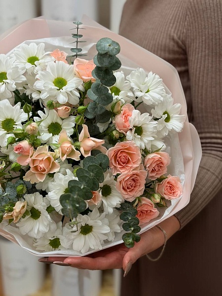 Букет из кустовых роз и хризантем "Мои чувства"