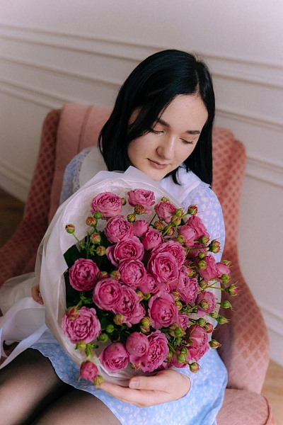 Букет из 9 кустовых роз "Мое признание"