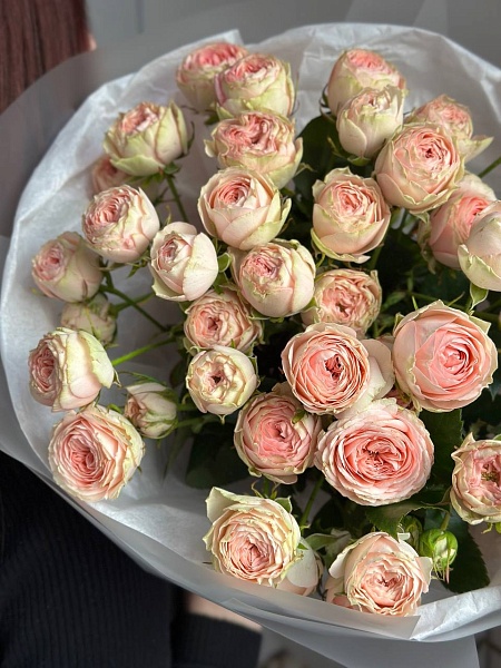 Букет из 9 кустовых роз "Кэти"