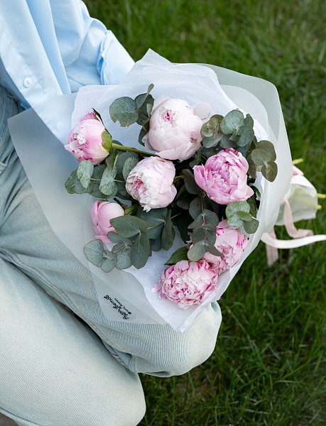 Букет из 7 розовых пионов "Заветное желание"