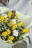 Букет из 15 классических желтых тюльпанов с хлопком, лимониумом и эвкалиптом