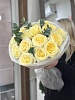 Букет из 15 роз Кенделайт с эвкалиптом