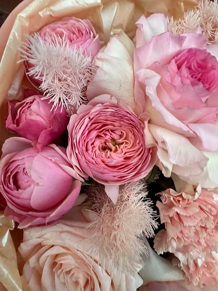 Букет с фразцузскими и пионовидными розами "Счастье мое" для мамы