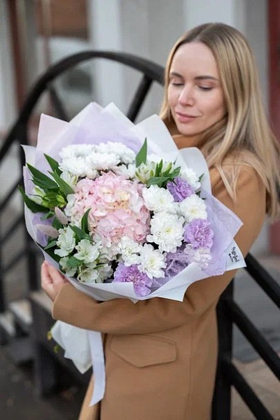 Букет с гортензией "Лиловые Грезы"
