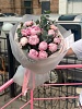 Букет из 13 розовых пионов Сара Бернар с эвкалиптом