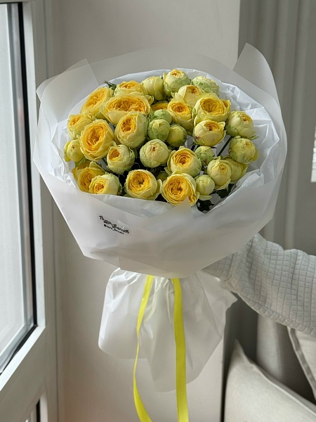 Букет из 9 кустовых пионовидных роз "Пиони Баблс"